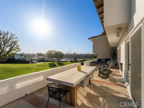 2111  Vista Entrada  , Newport Beach, CA