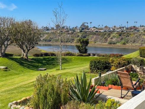 2111  Vista Entrada  , Newport Beach, CA