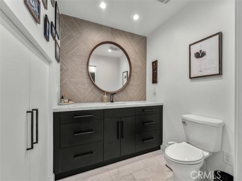 2111  Vista Entrada  , Newport Beach, CA