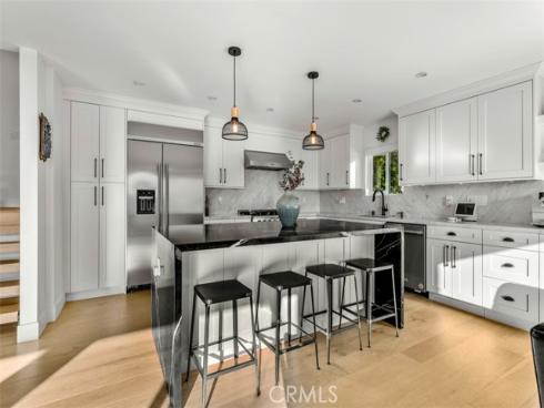 2111  Vista Entrada  , Newport Beach, CA