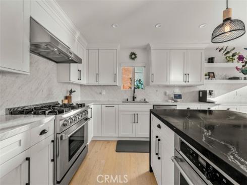 2111  Vista Entrada  , Newport Beach, CA