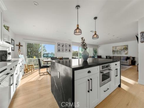 2111  Vista Entrada  , Newport Beach, CA