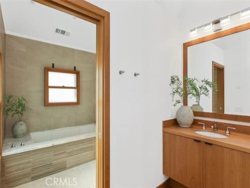 21  Lochmoor  , Newport Beach, CA