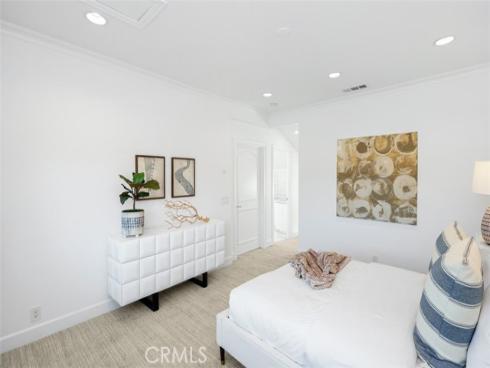 21  Lochmoor  , Newport Beach, CA