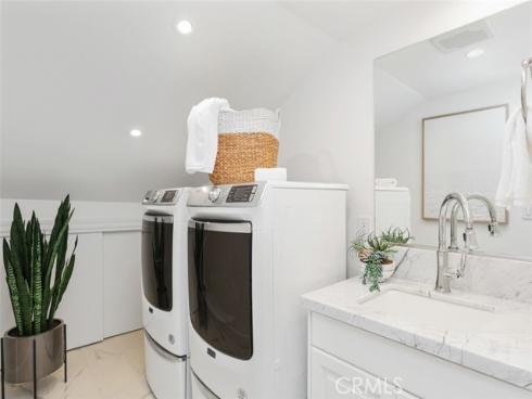 21  Lochmoor  , Newport Beach, CA