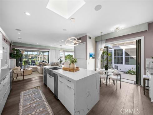 58  Victoria  , Newport Beach, CA