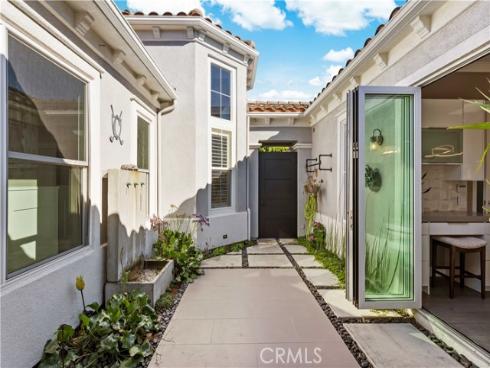 58  Victoria  , Newport Beach, CA