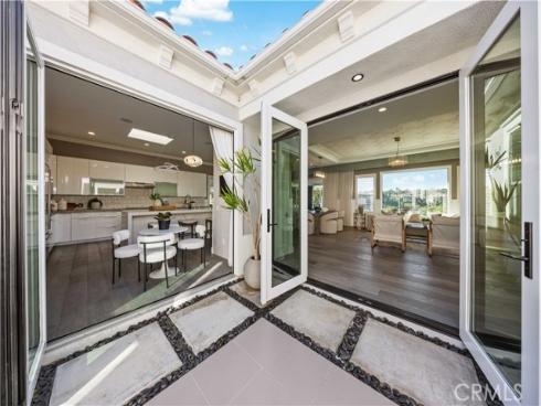 58  Victoria  , Newport Beach, CA