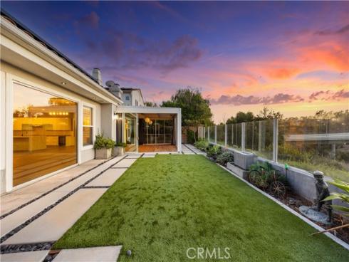 58  Victoria  , Newport Beach, CA