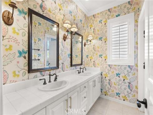 72  Victoria  , Newport Beach, CA