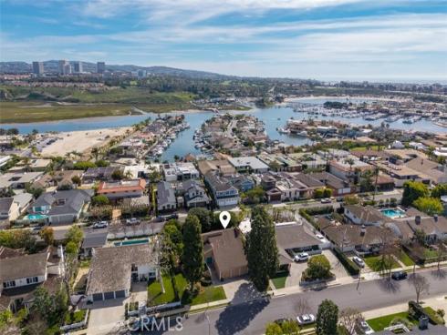 1208  Somerset  , Newport Beach, CA