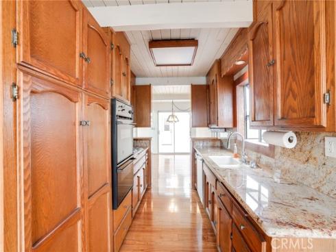 327  Walnut  , Newport Beach, CA