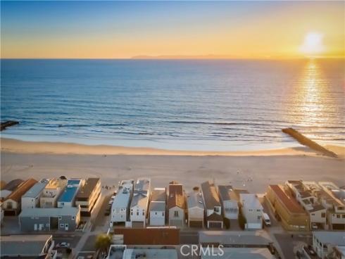 3407 W Oceanfront  , Newport Beach, CA