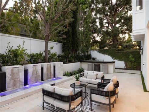 34  Montgomery  , Newport Beach, CA