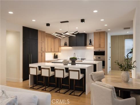 34  Montgomery  , Newport Beach, CA