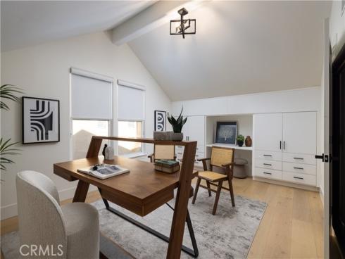 34  Montgomery  , Newport Beach, CA