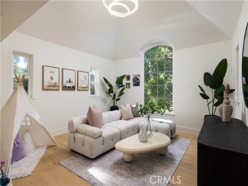 34  Montgomery  , Newport Beach, CA