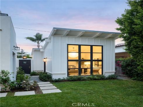 2217  Laurel   Place, Newport Beach, CA