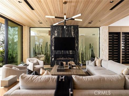 2304  Cliff  , Newport Beach, CA