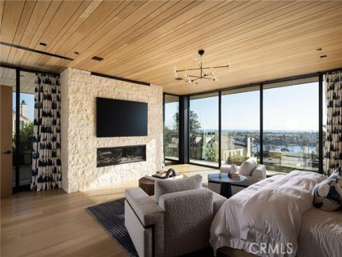 2304  Cliff  , Newport Beach, CA