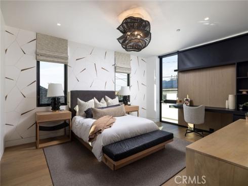 2304  Cliff  , Newport Beach, CA