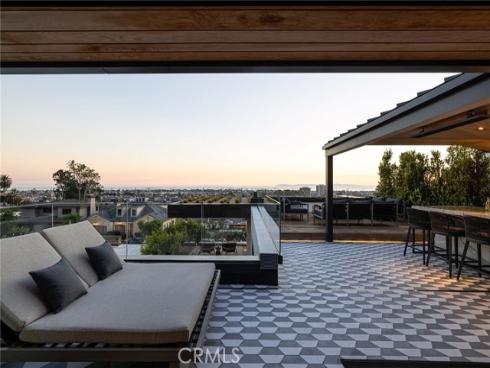 2304  Cliff  , Newport Beach, CA