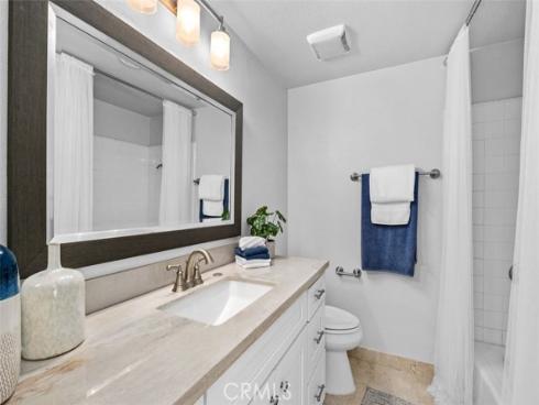 525  Vista Flora  , Newport Beach, CA