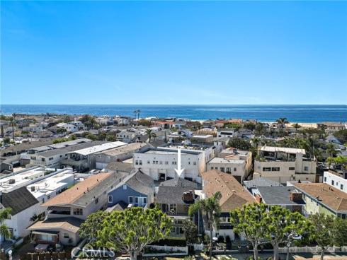 1613 E Balboa  , Newport Beach, CA