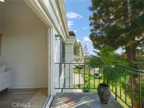 102  Scholz  34  Plaza, Newport Beach, CA
