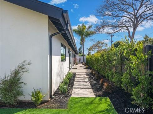 2436 Holiday , Newport Beach, CA