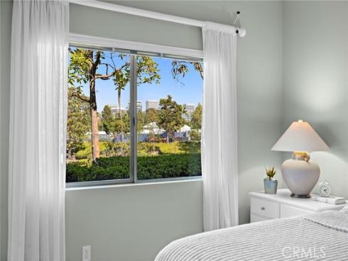 140  Villa Point  , Newport Beach, CA