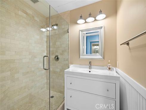 140  Villa Point  , Newport Beach, CA