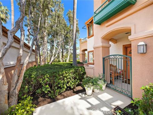 140  Villa Point  , Newport Beach, CA