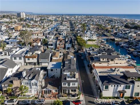 400  40th Street  , Newport Beach, CA