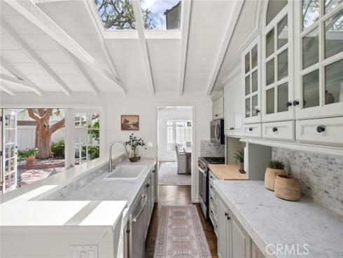 2571  Waverly   Drive, Newport Beach, CA