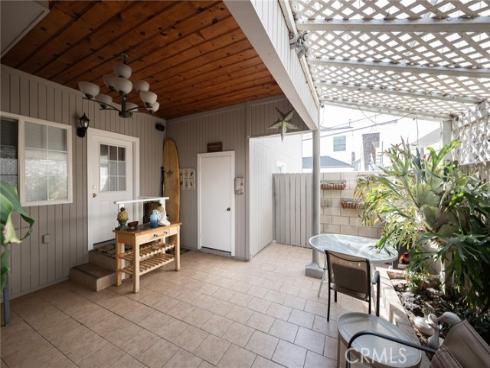 327  Onyx  , Newport Beach, CA