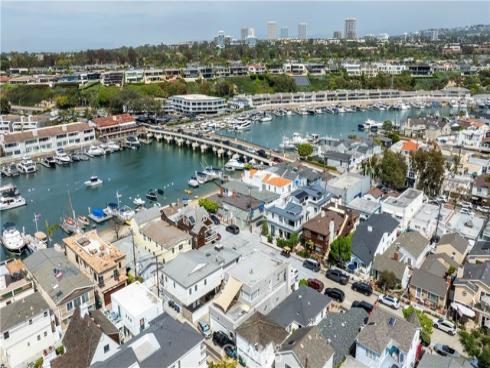 327  Onyx  , Newport Beach, CA