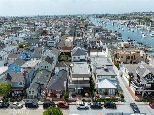 327  Onyx  , Newport Beach, CA