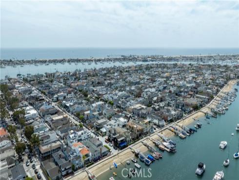 327  Onyx  , Newport Beach, CA