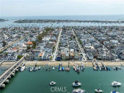 327  Onyx  , Newport Beach, CA