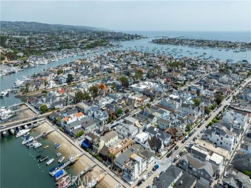 327  Onyx  , Newport Beach, CA