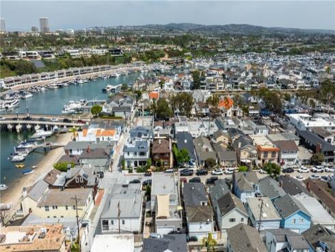 327  Onyx  , Newport Beach, CA