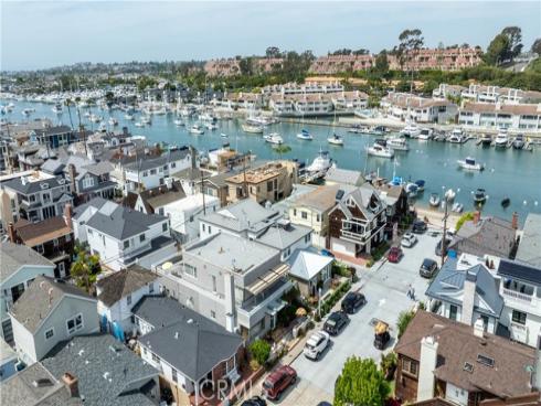 327  Onyx  , Newport Beach, CA