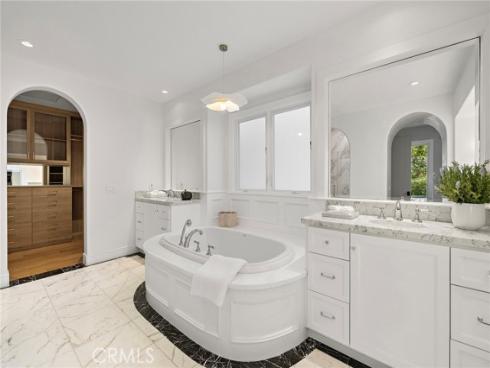 15  Seabluff  , Newport Beach, CA