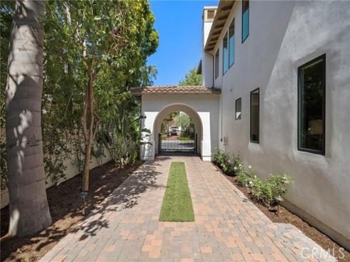 15  Seabluff  , Newport Beach, CA