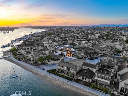 109  Turquoise  , Newport Beach, CA