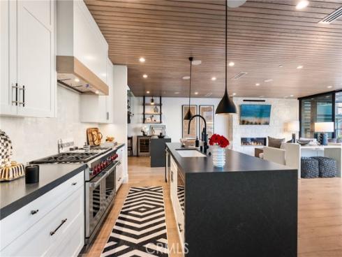 109  Turquoise  , Newport Beach, CA