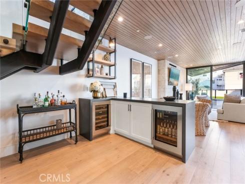 109  Turquoise  , Newport Beach, CA