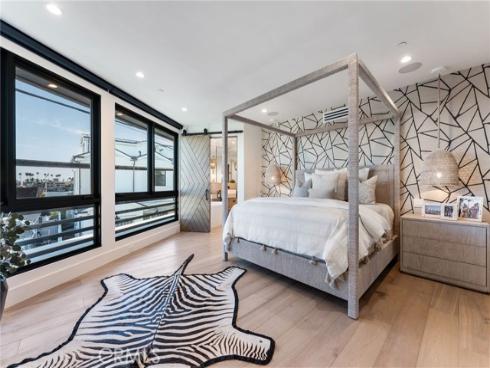 109  Turquoise  , Newport Beach, CA