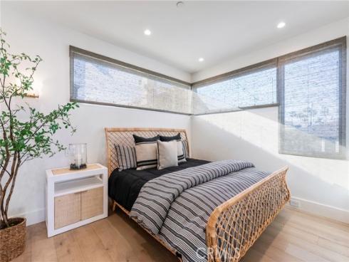 109  Turquoise  , Newport Beach, CA